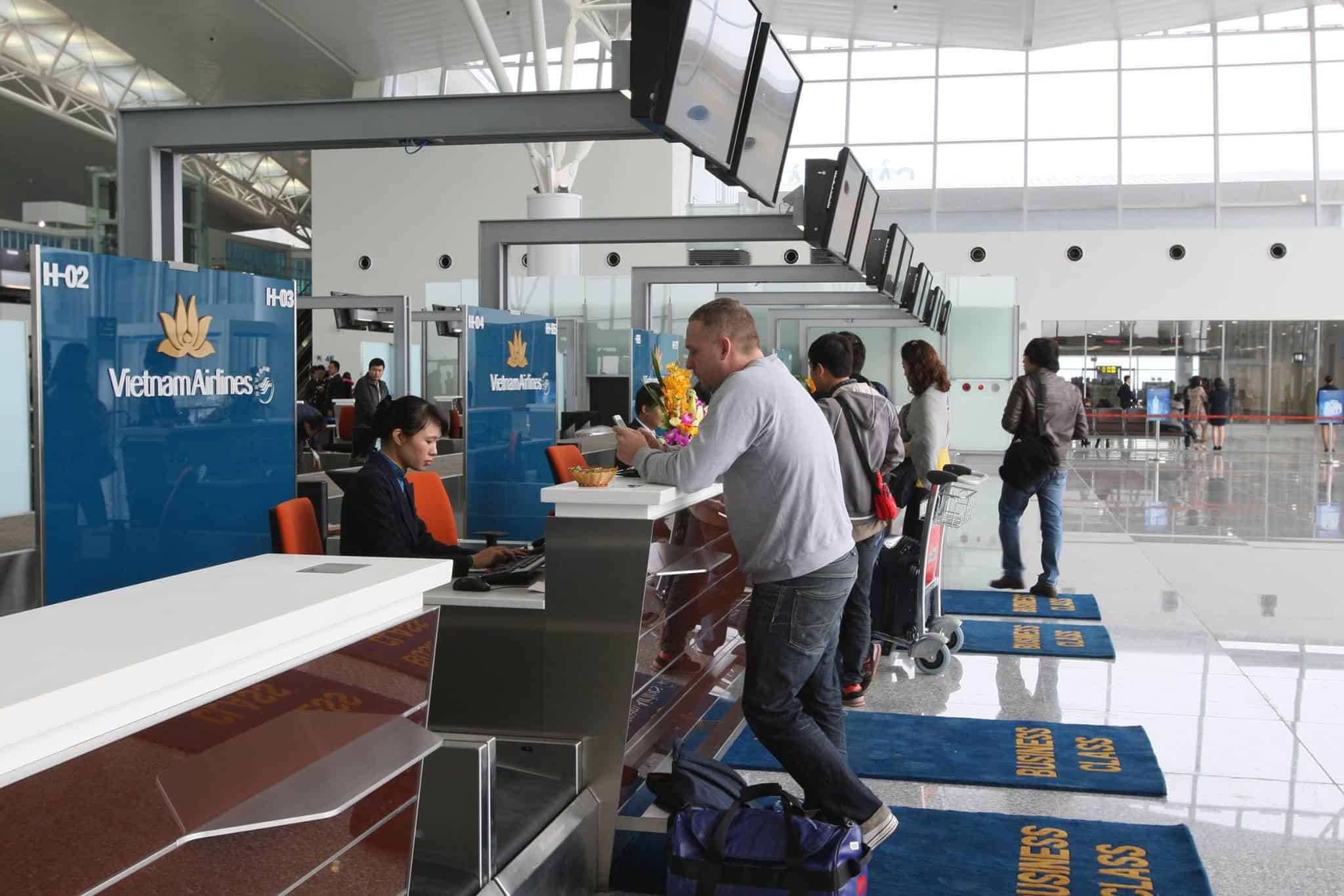 huong dan lam thu tuc check in tai san bay noi bai 3