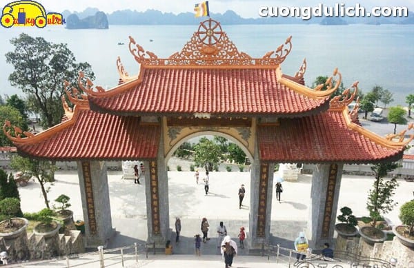 Experience visiting Cai Bau Pagoda when traveling to Ha Long