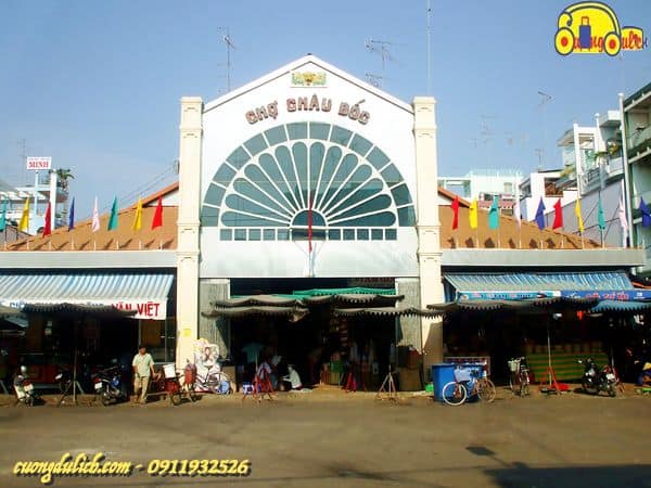 Guidelines for Sightseeing and Shopping at Chau Doc Market
