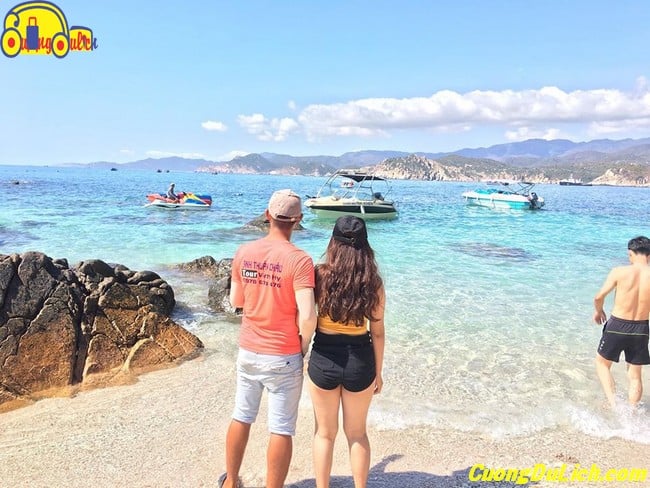 Which is better to visit in Nha Trang: Binh Hung or Vinh Hy?